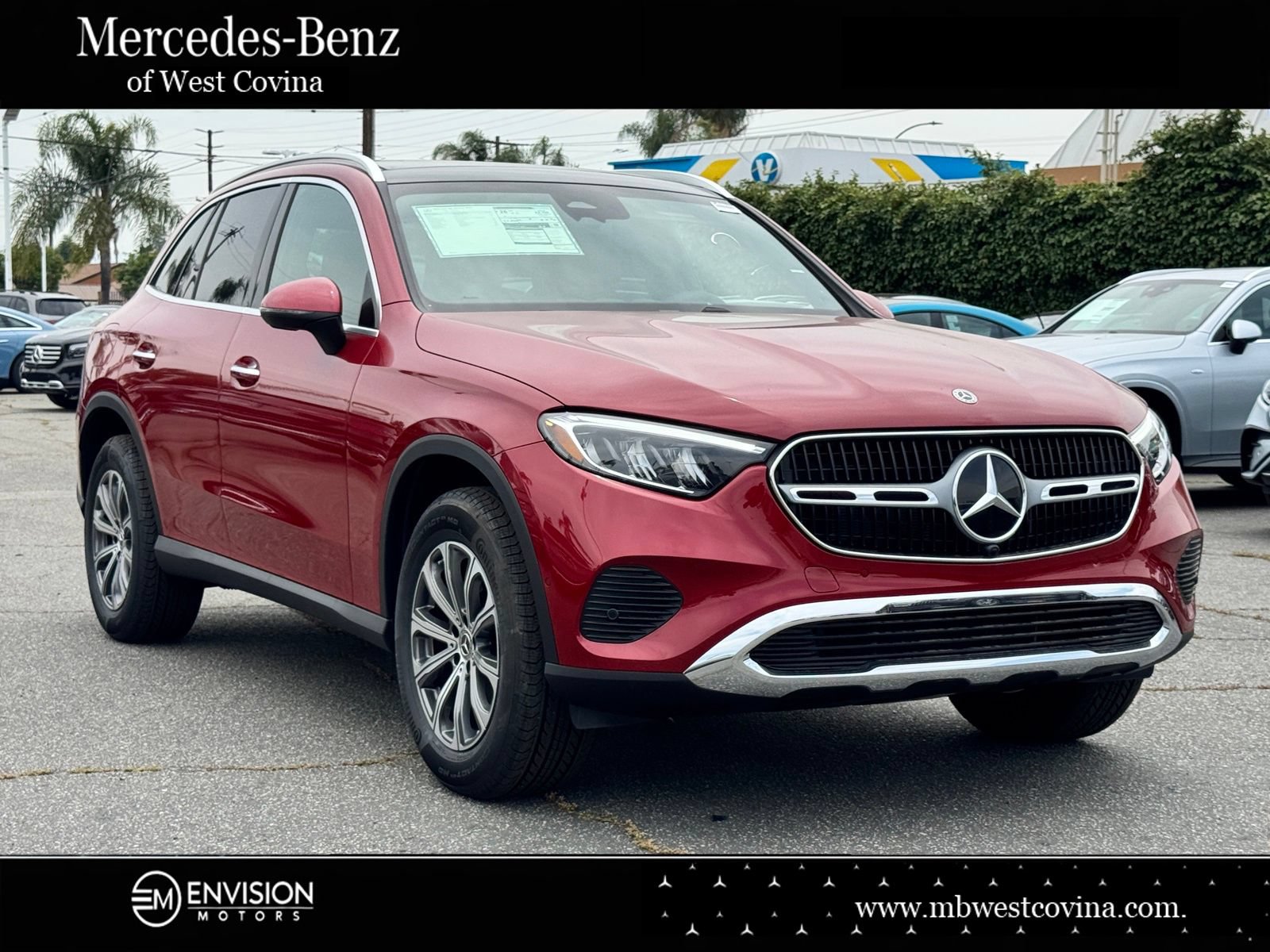 Used 2025 Mercedes-Benz GLC 300 4MATIC image 1
