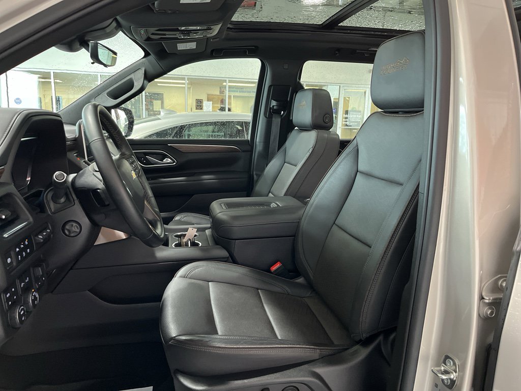 Used 2024 Chevrolet Tahoe High Country AWD/4WD image 13