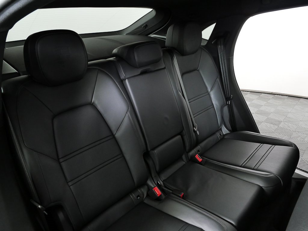 Certified 2025 Porsche Cayenne S image 23
