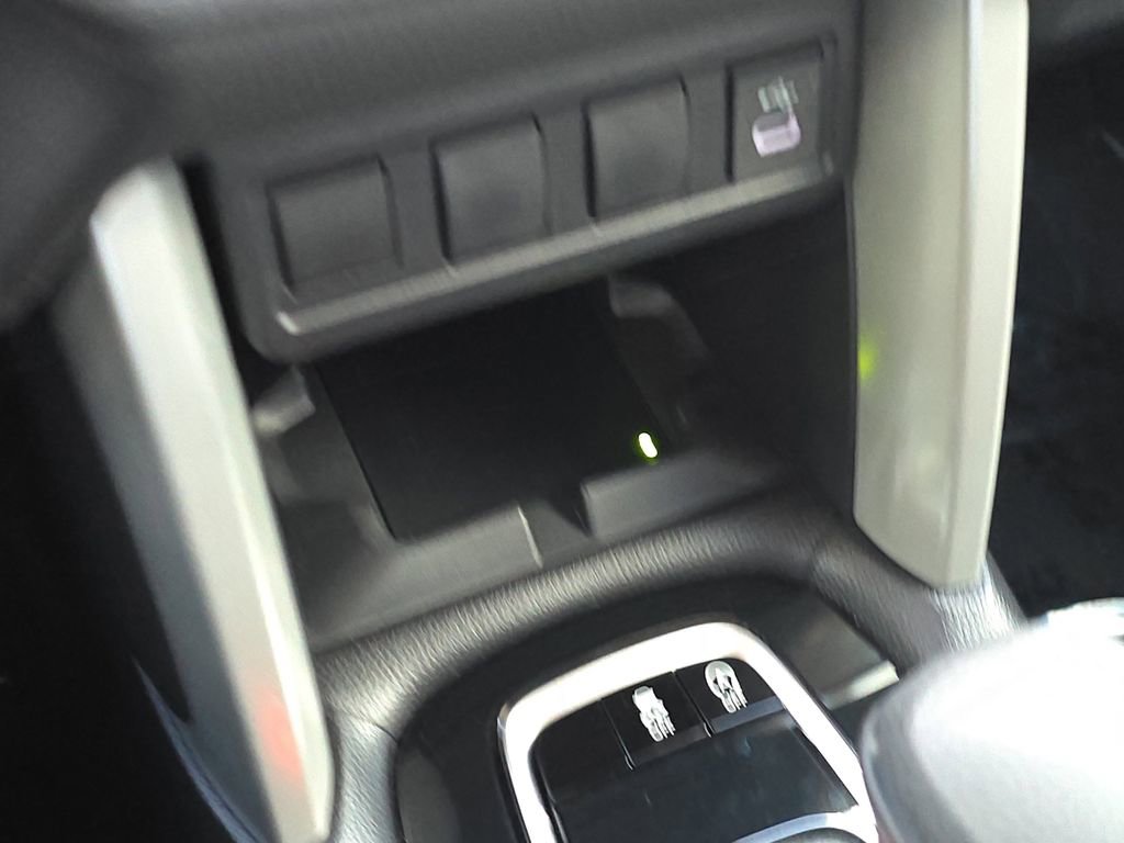 Used 2025 Toyota Corolla Cross LE image 28