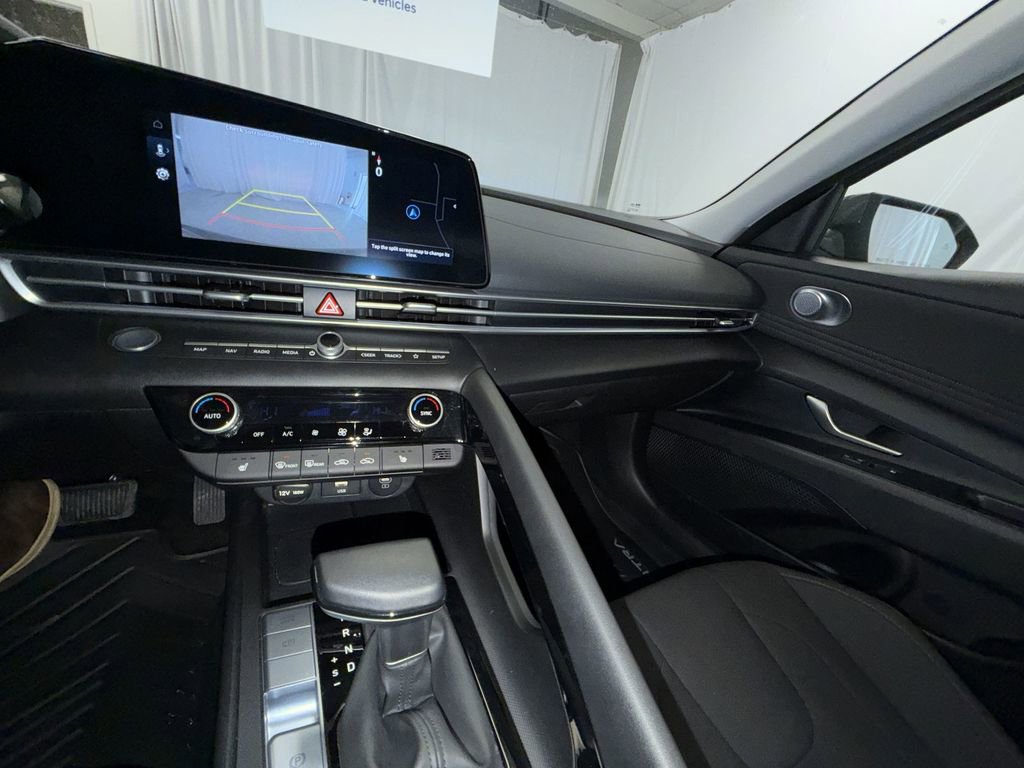 Used 2025 Hyundai Elantra SEL image 18