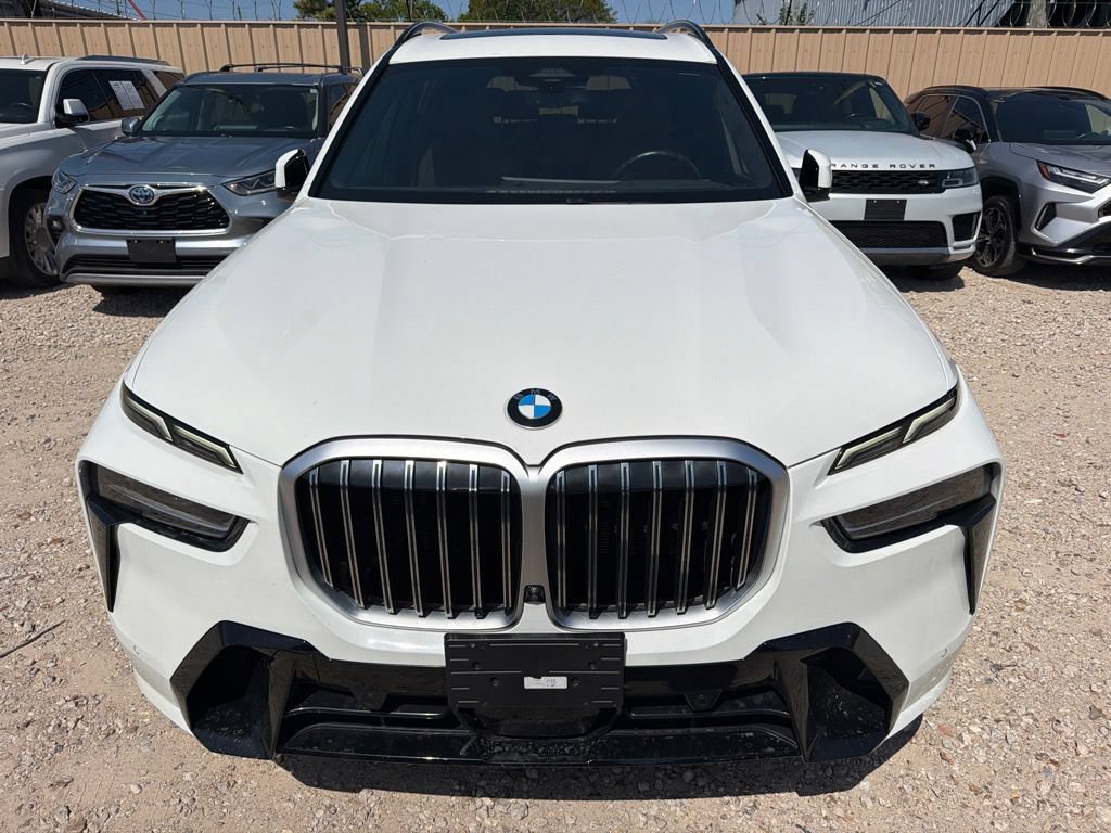 Used 2024 BMW X7 xDrive40i w/ M Sport Package AWD/4WD image 5