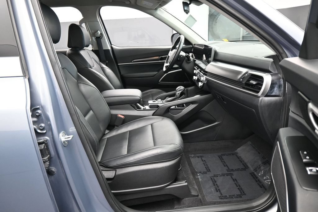 Used 2024 Kia Telluride LX FWD image 41