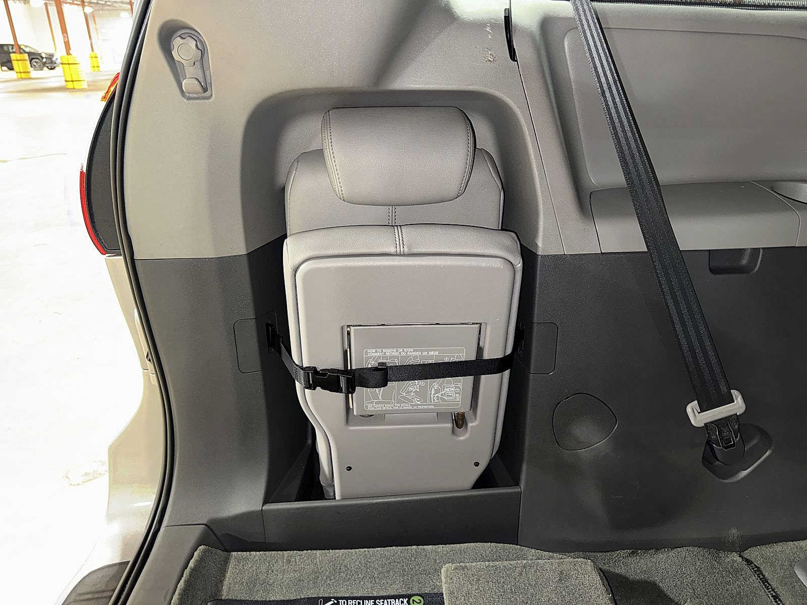 Used 2015 Toyota Sienna XLE w/ XLE Navigation Package FWD image 28