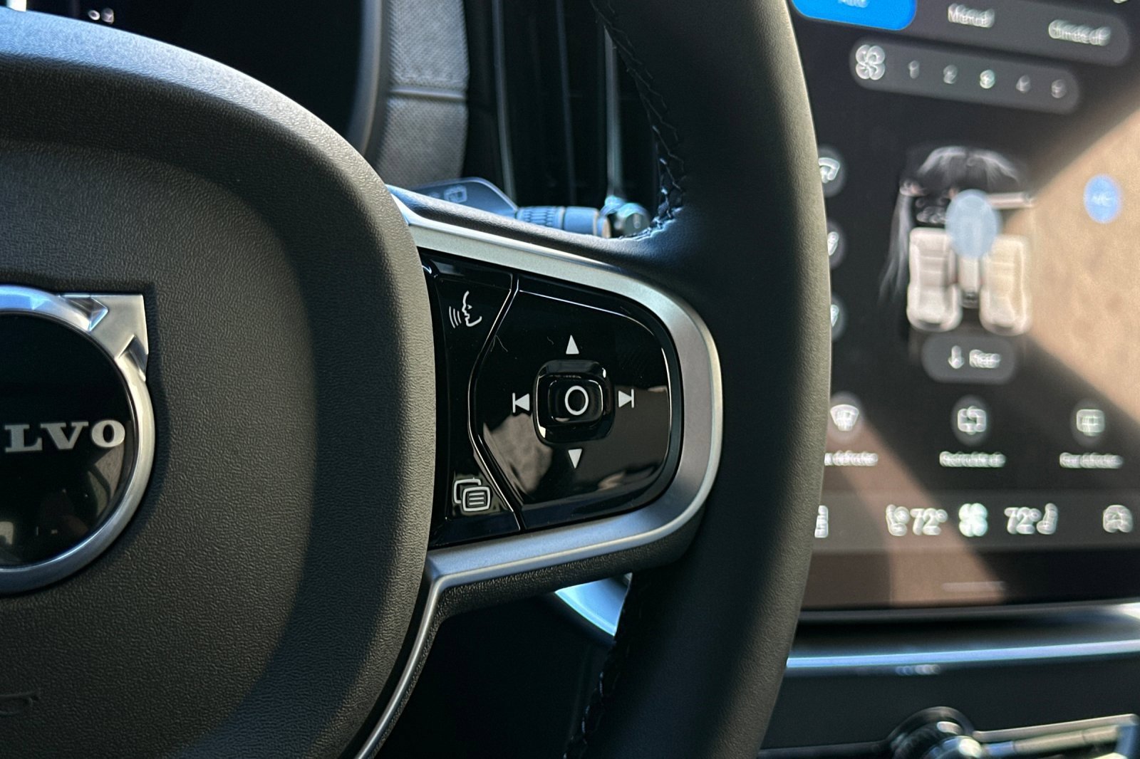 New 2026 Volvo XC90 B6 Plus w/ Protection Package Premier image 30