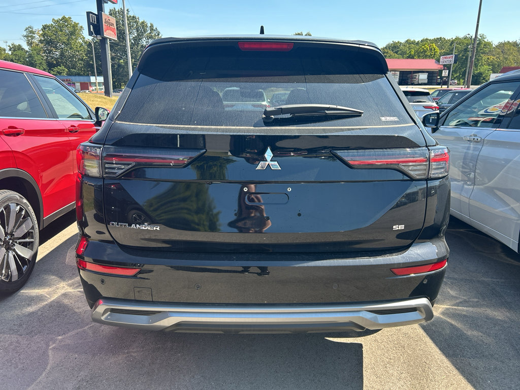 New 2025 Mitsubishi Outlander SE image 4