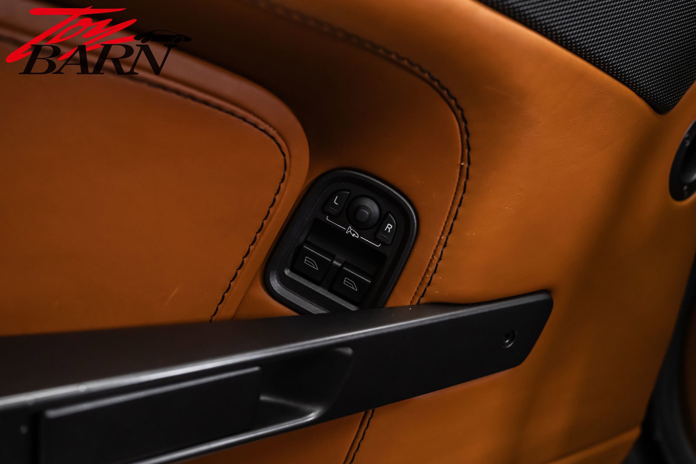 Used 2009 Aston Martin V8 Vantage Roadster RWD image 26
