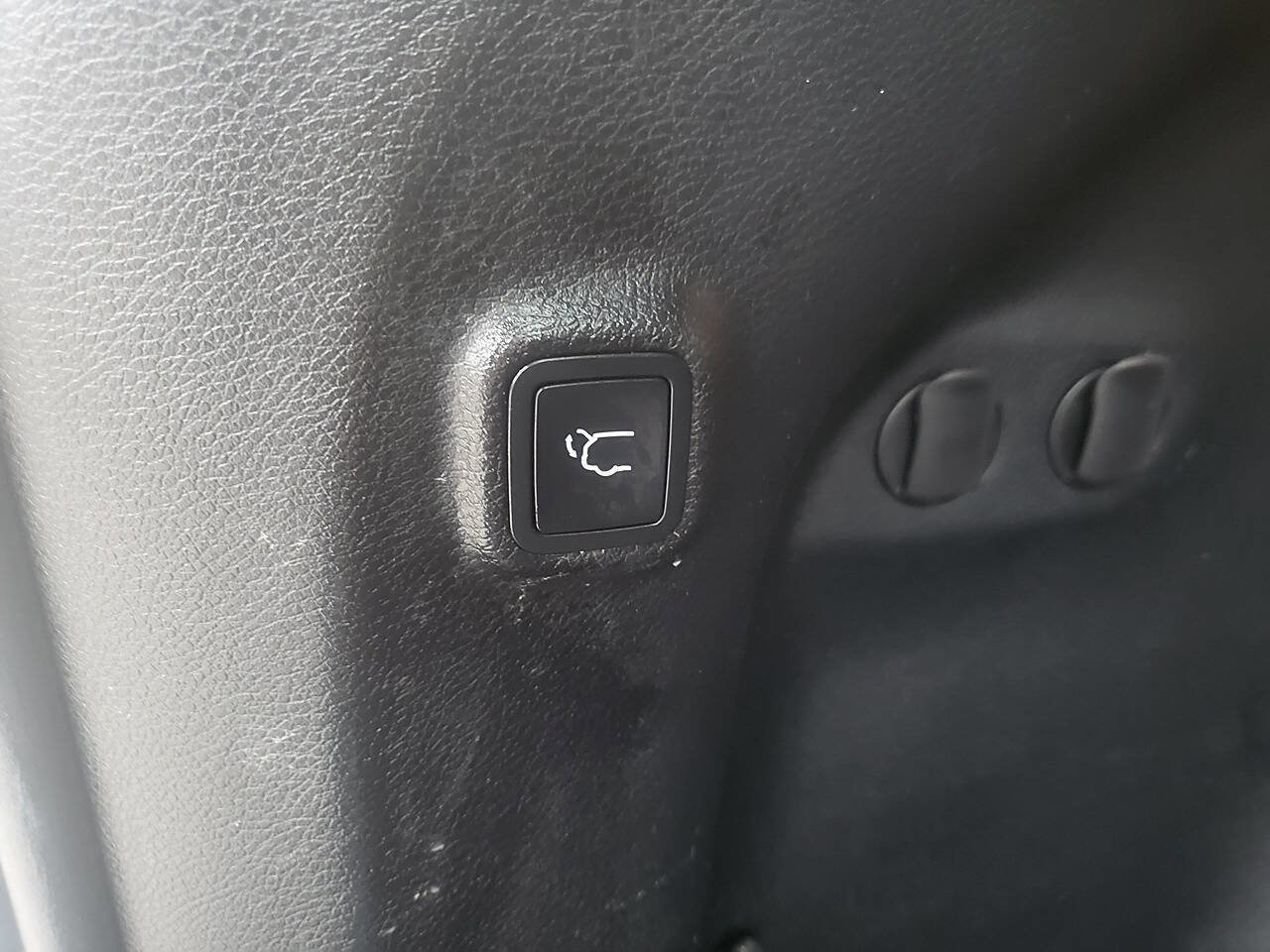 Used 2020 Jeep Cherokee Limited image 21