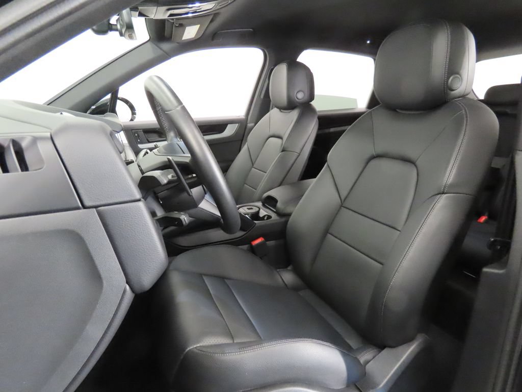 Certified 2024 Porsche Cayenne AWD/4WD image 5