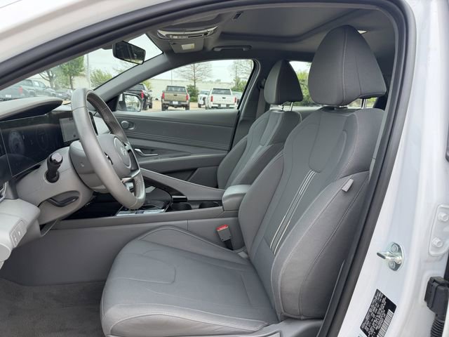 Used 2025 Hyundai Elantra SEL image 25
