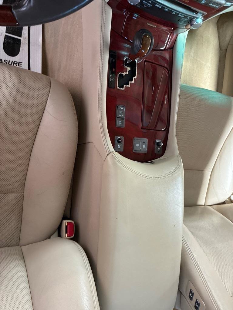 Used 2012 Lexus LS 460 w/ Comfort Pkg RWD image 24