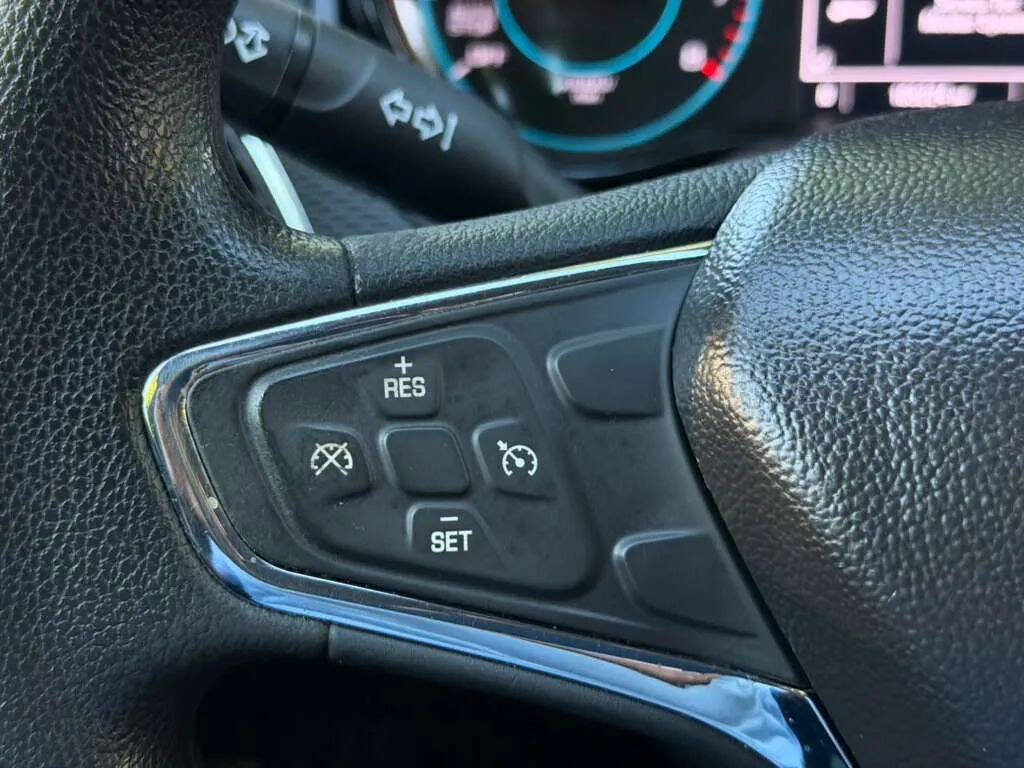 Used 2017 Chevrolet Cruze LT FWD image 11