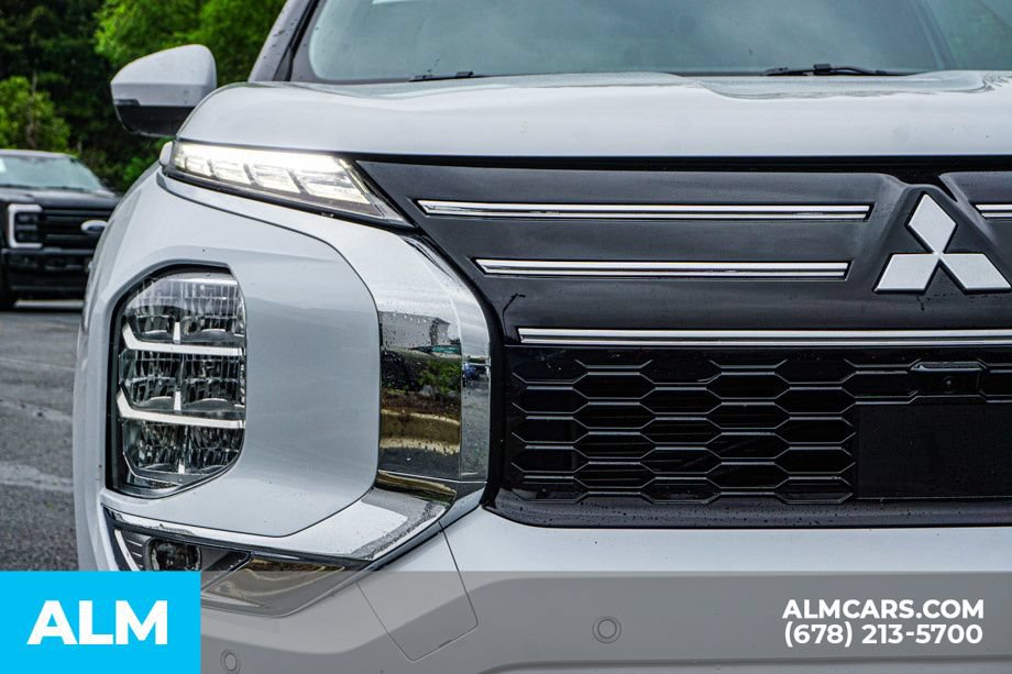 Used 2025 Mitsubishi Outlander SE FWD image 12