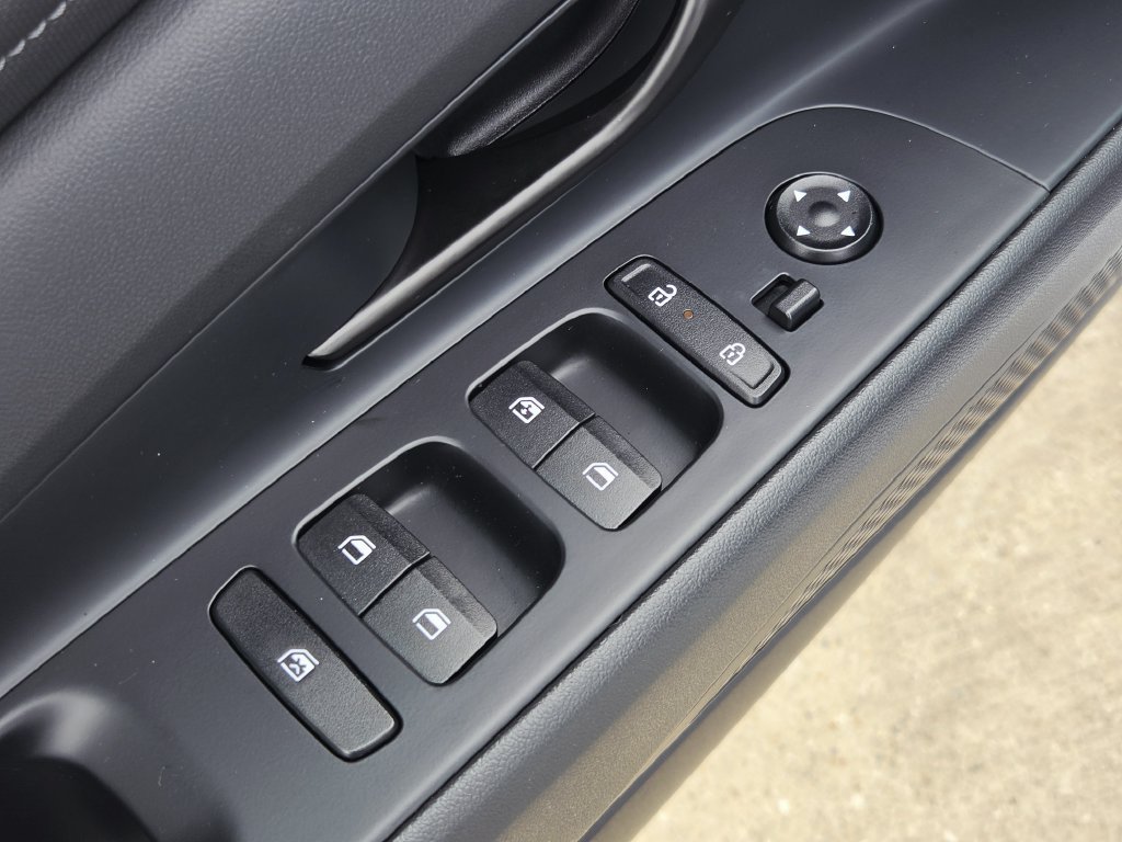 Used 2025 Hyundai Elantra SEL FWD image 41