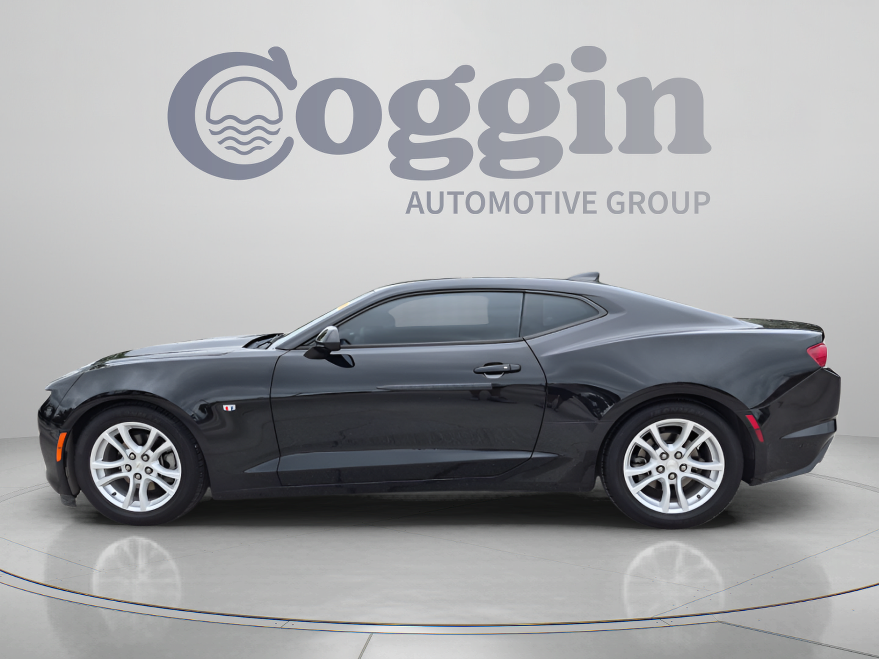 Used 2019 Chevrolet Camaro LT RWD image 3
