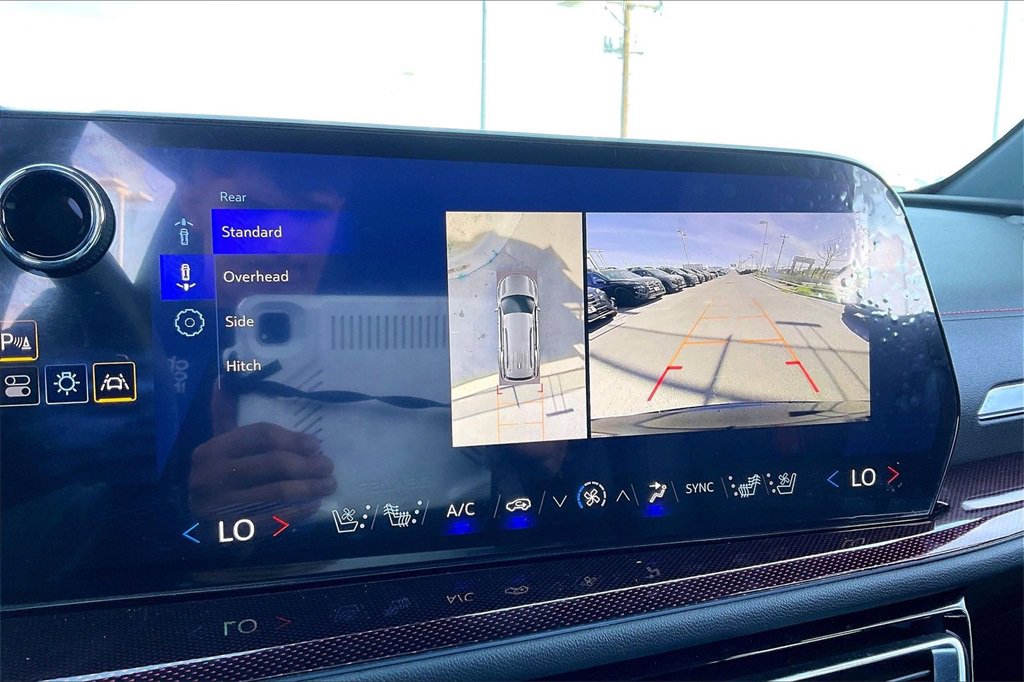 Used 2024 Chevrolet Traverse RS image 21