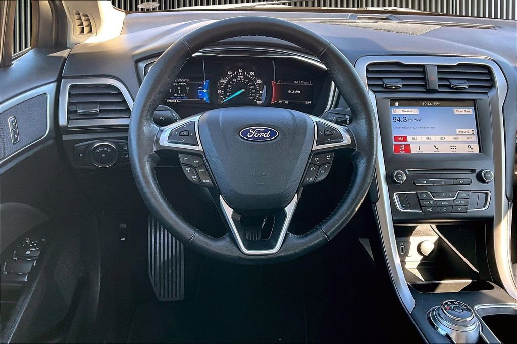 Used 2017 Ford Fusion SE w/ Equipment Group 201A image 6