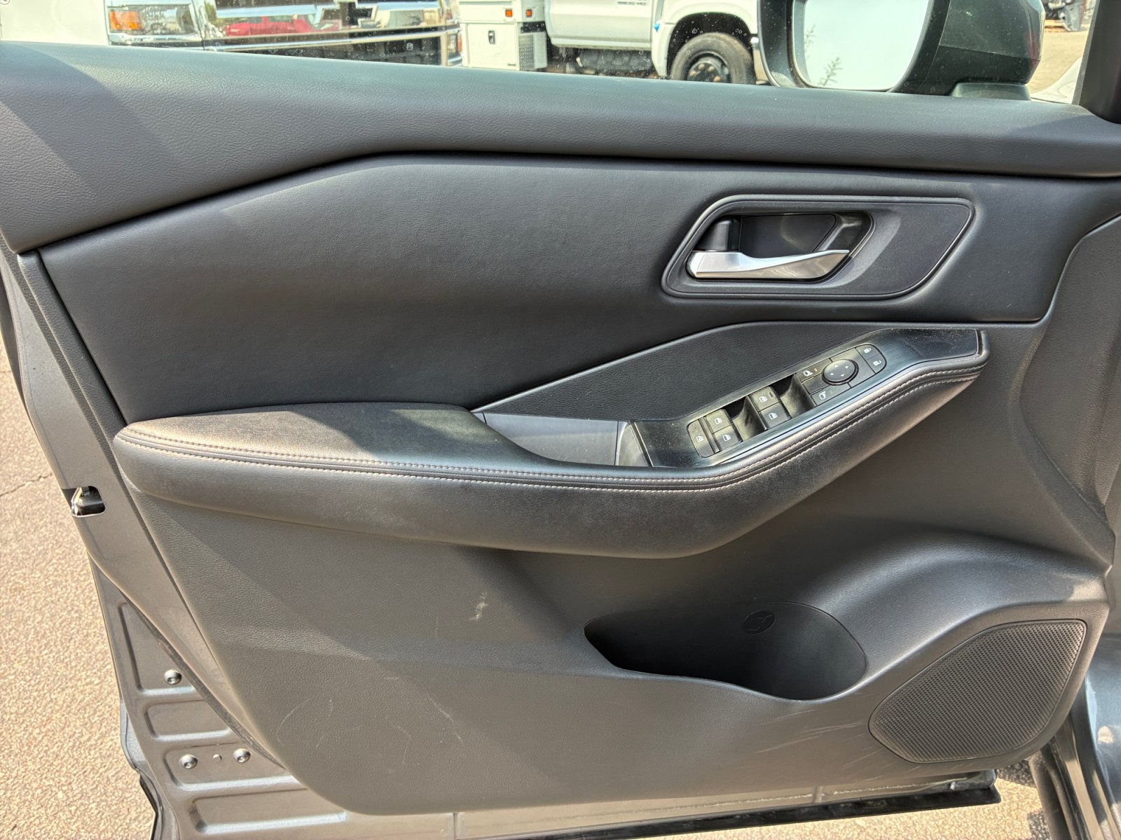 Used 2024 Nissan Rogue SV AWD/4WD image 14