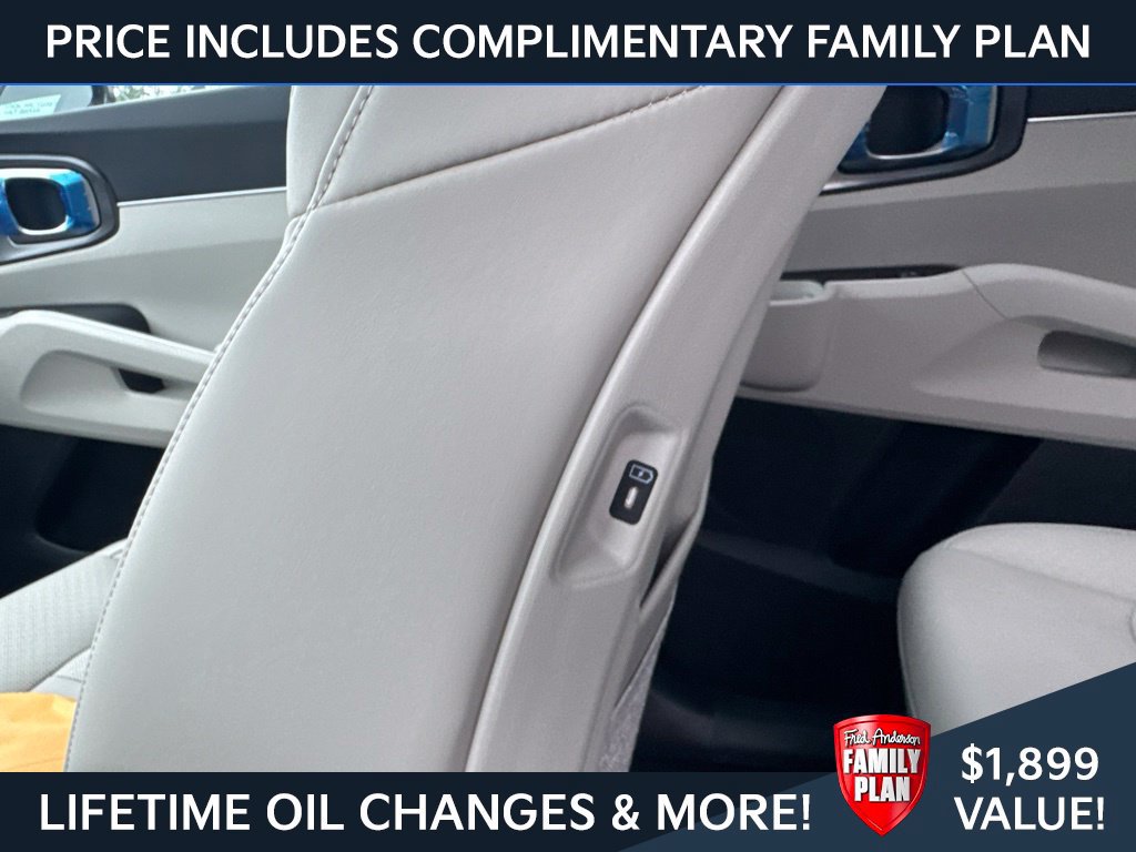 New 2026 Kia Sorento S w/ S Panoramic Sunroof Package FWD image 12