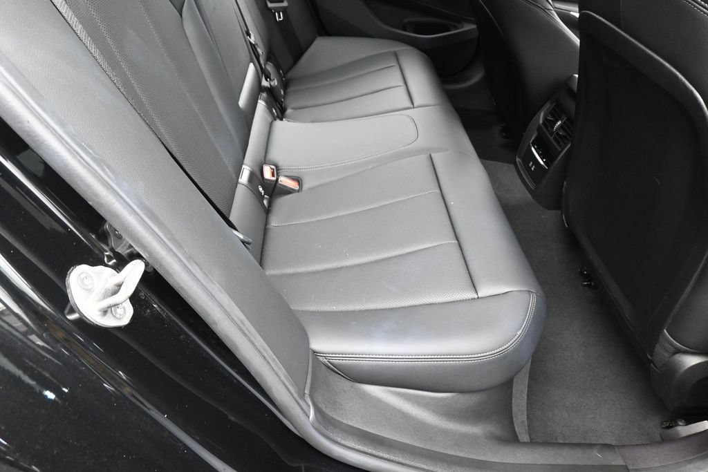 Used 2026 BMW 330i Sedan w/ Convenience Package RWD image 39