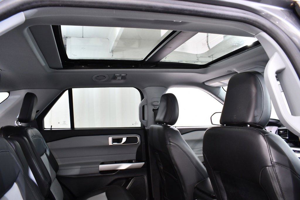 Used 2022 Ford Explorer XLT w/ Equipment Group 202A image 18