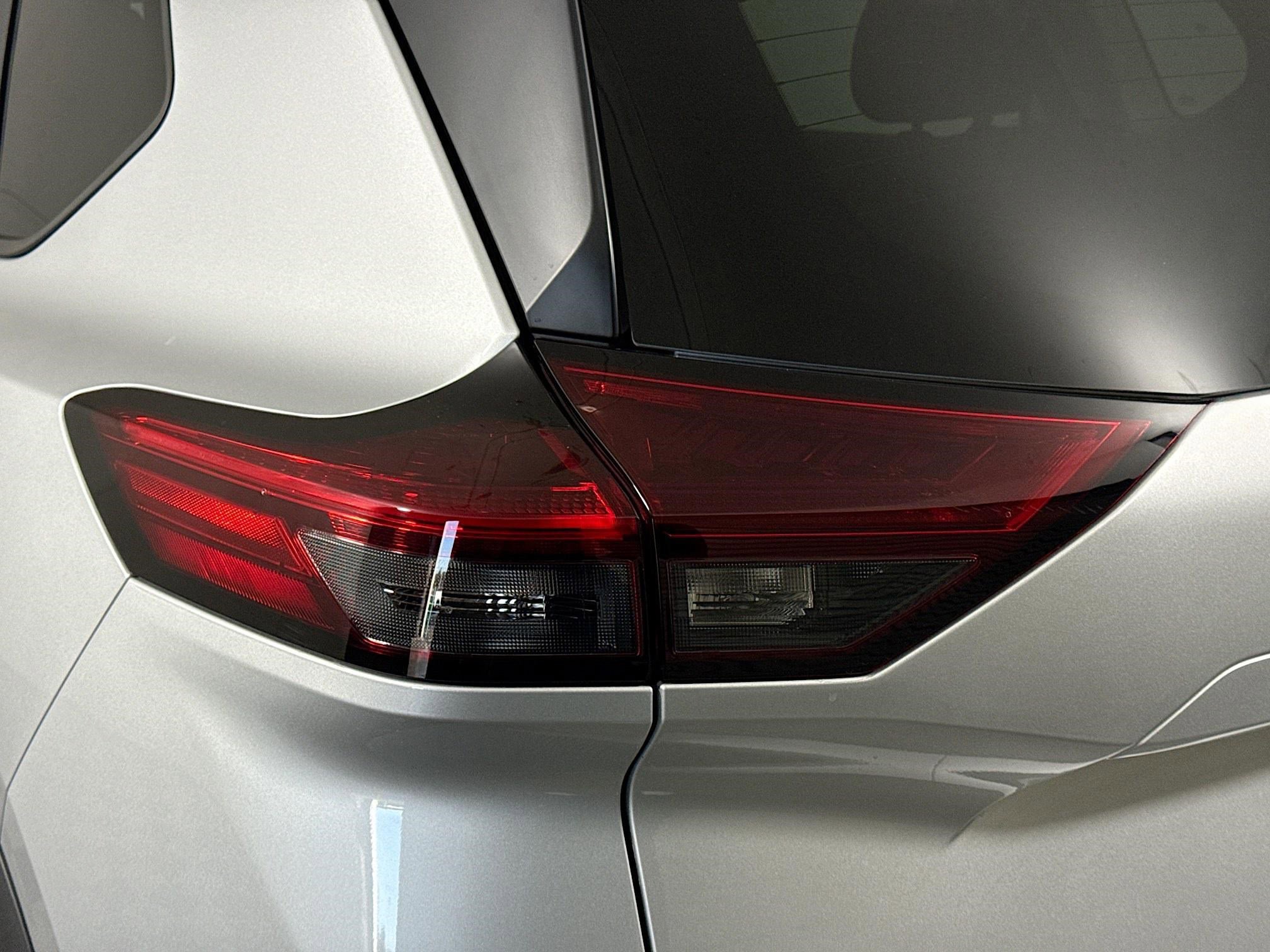 Used 2025 Nissan Rogue SV image 36