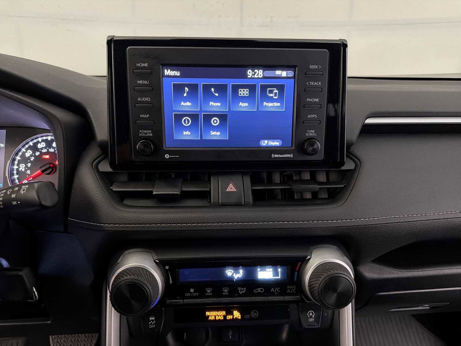 Used 2022 Toyota RAV4 LE AWD/4WD image 16