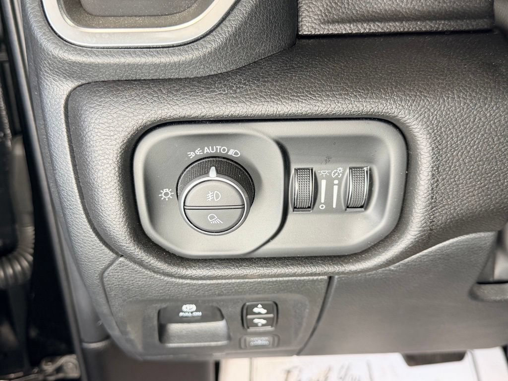 Used 2025 RAM 1500 Big Horn AWD/4WD image 16