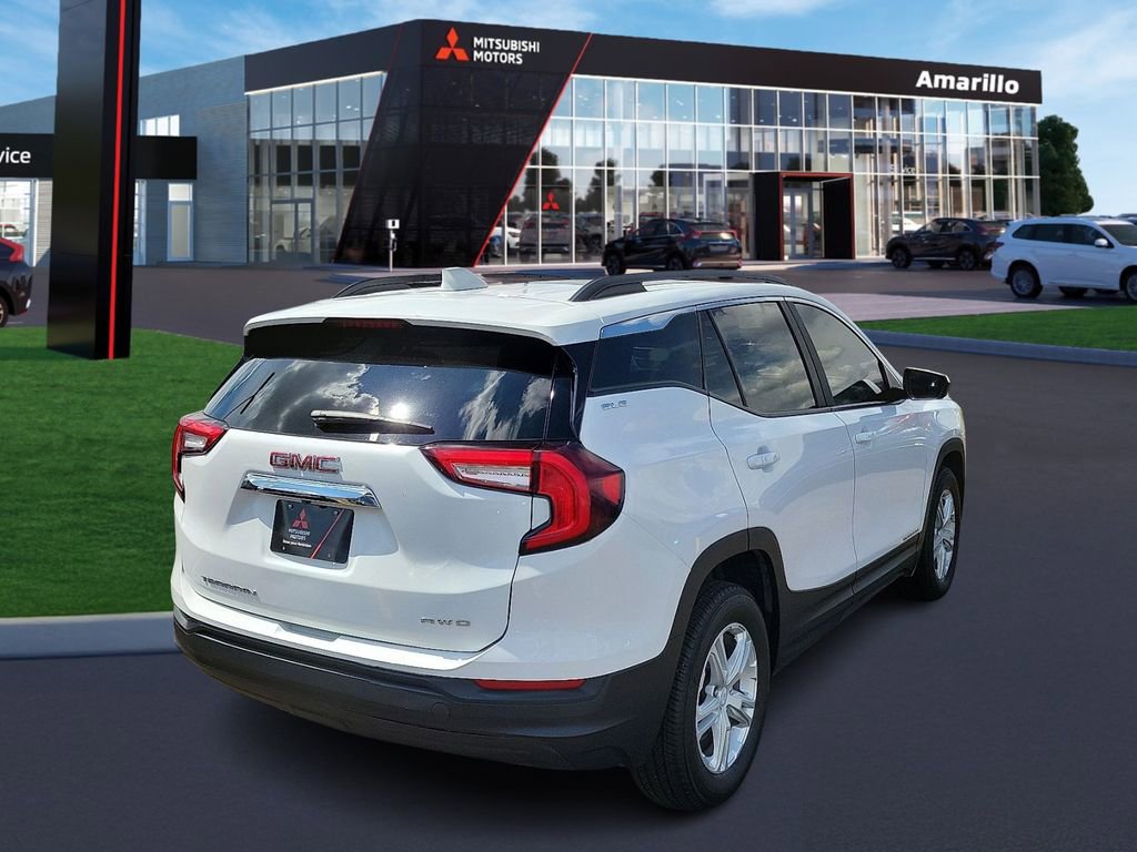 Used 2023 GMC Terrain SLE w/ Driver Convenience Package image 3