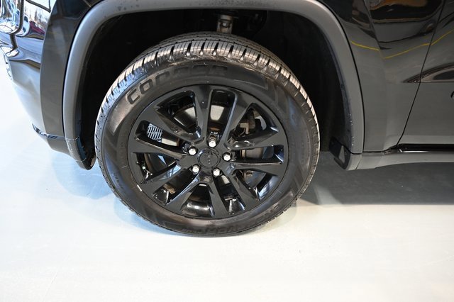 Used 2022 Jeep Grand Cherokee Laredo X image 31