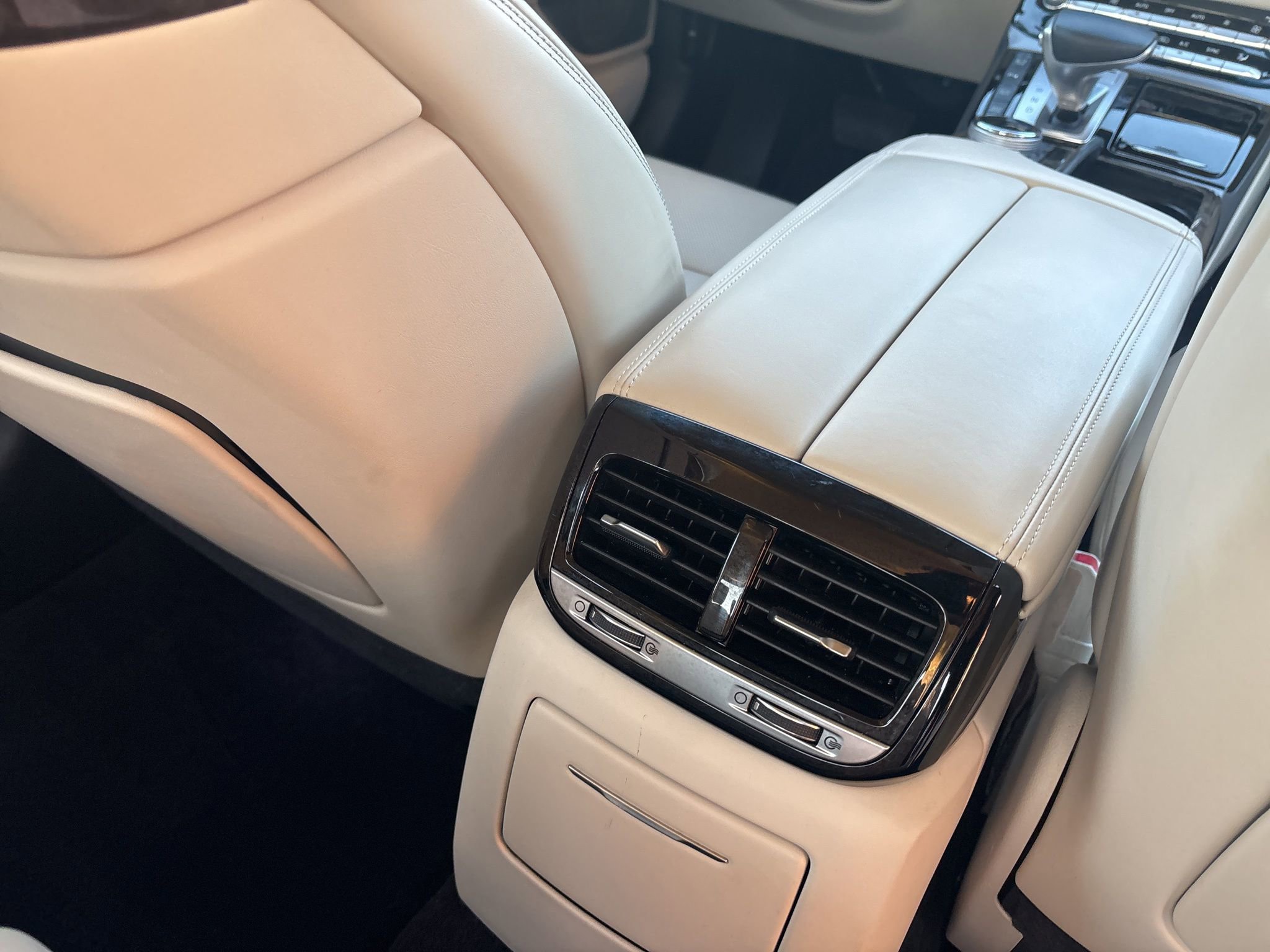 Used 2018 Genesis G90 3.3T Premium image 22