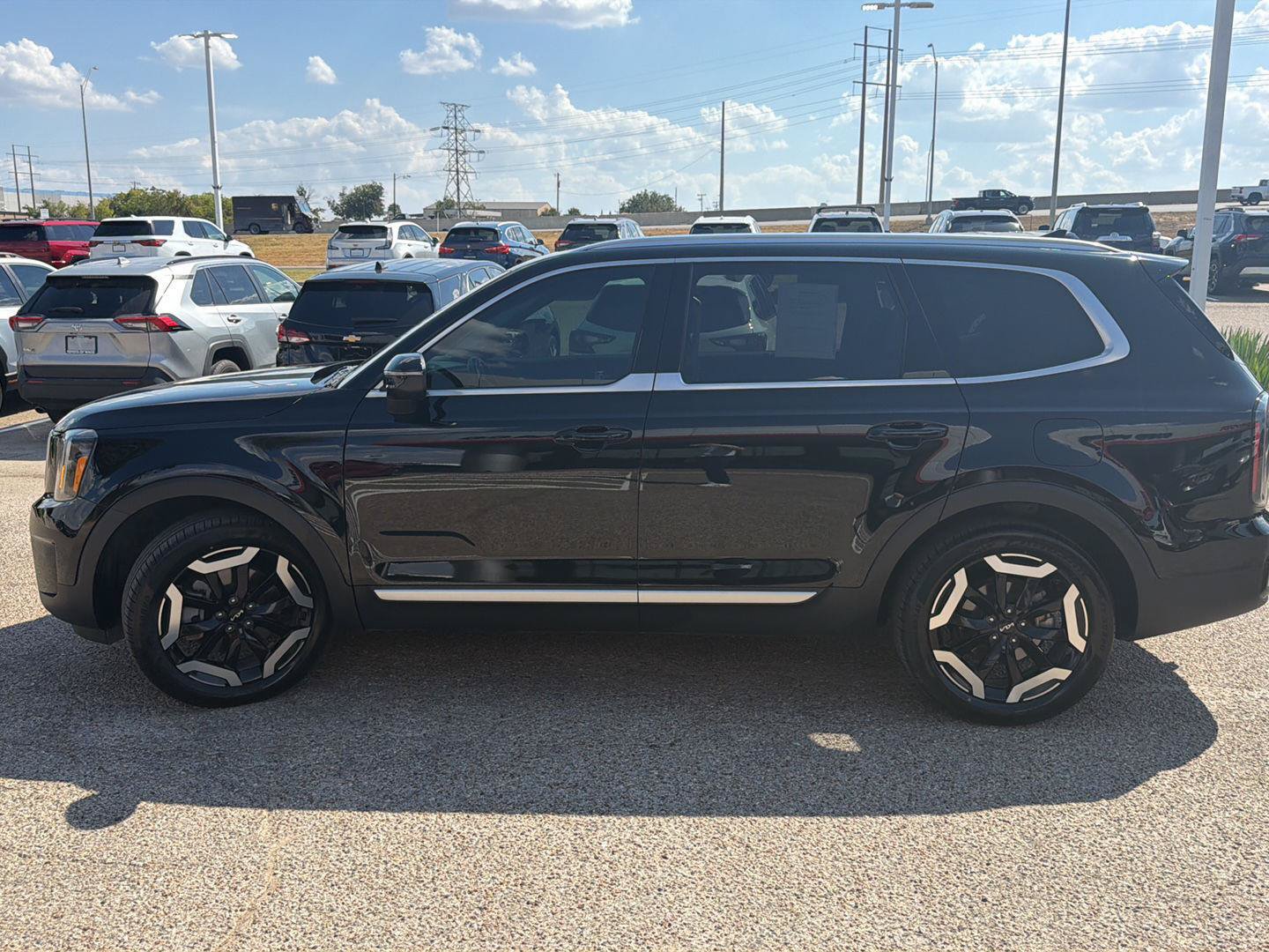 Used 2024 Kia Telluride EX w/ EX Captain's Chair Package FWD image 6