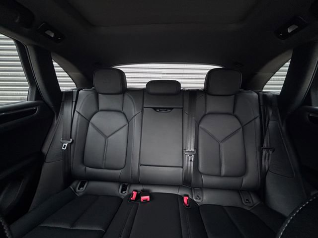 Certified 2026 Porsche Macan AWD/4WD image 24