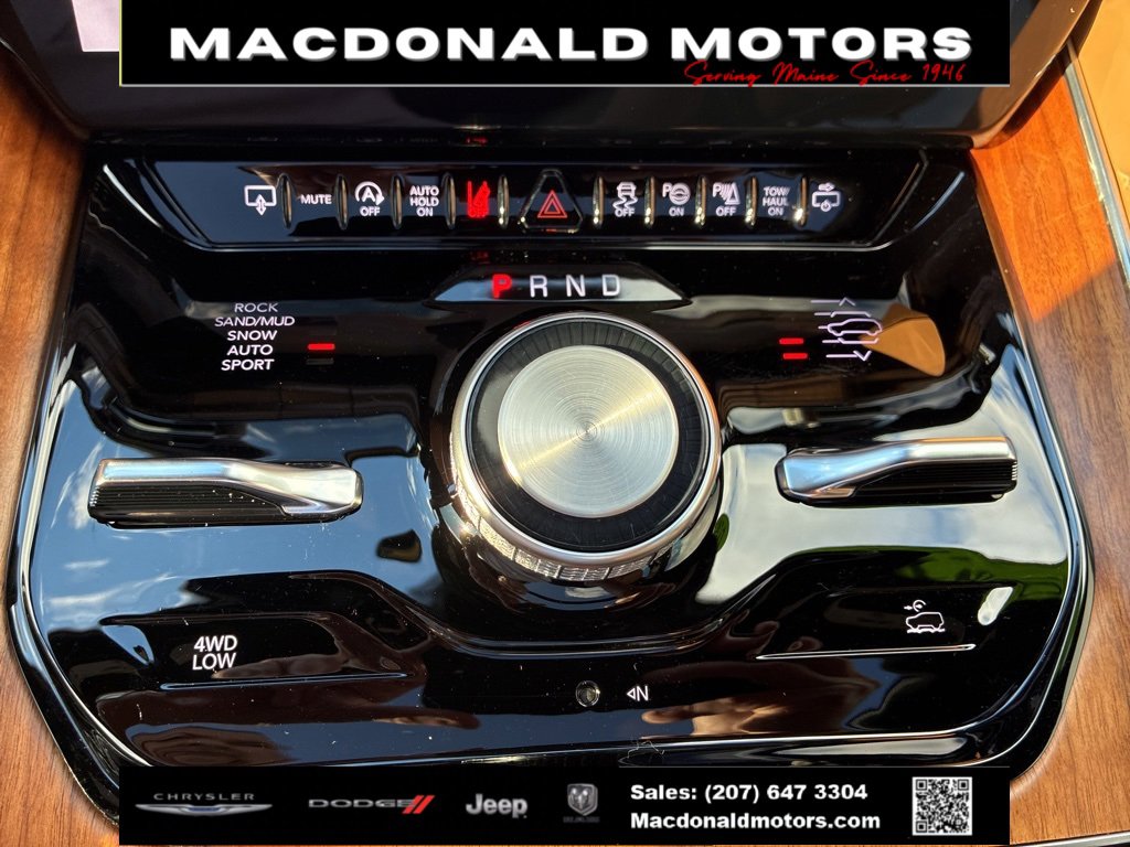 Used 2024 Jeep Grand Wagoneer Series III w/ HD Trailer Tow Package image 31