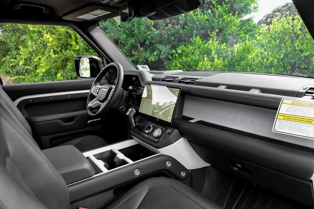 New 2026 Land Rover Defender 110 X-Dynamic SE AWD/4WD image 17