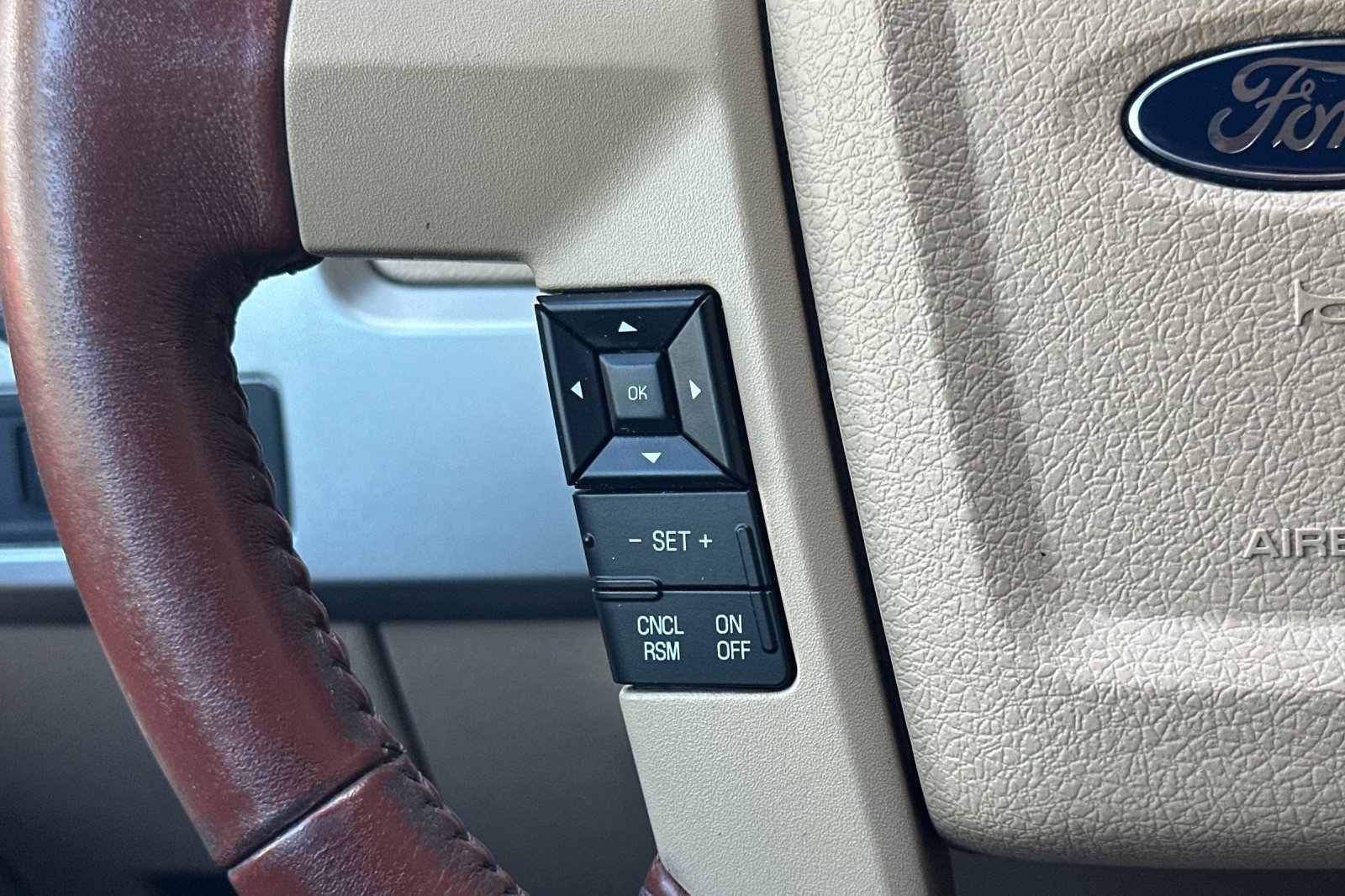 Used 2014 Ford F150 King Ranch w/ King Ranch Luxury Package AWD/4WD image 27