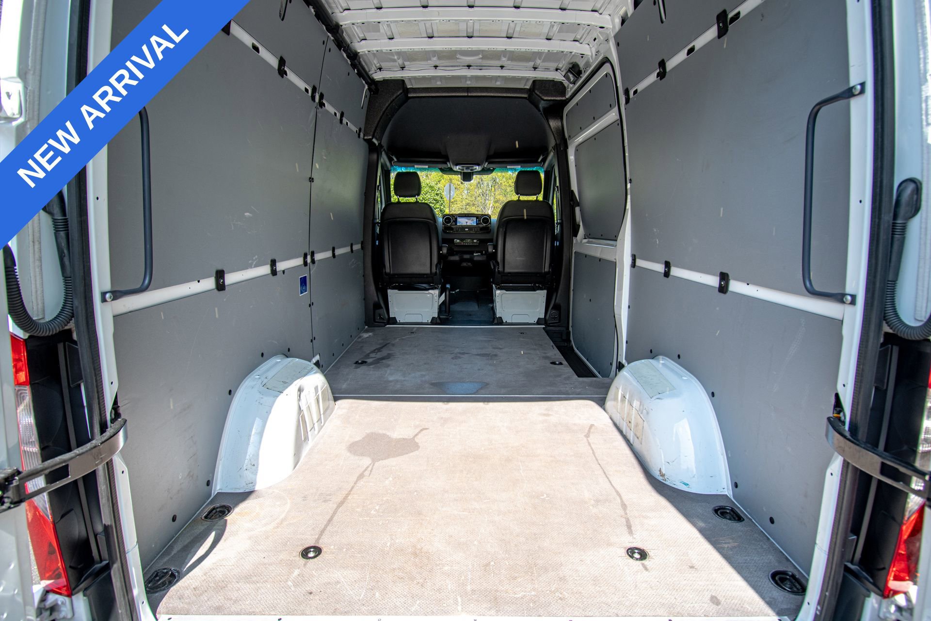 Used 2025 Mercedes-Benz Sprinter 2500 image 6