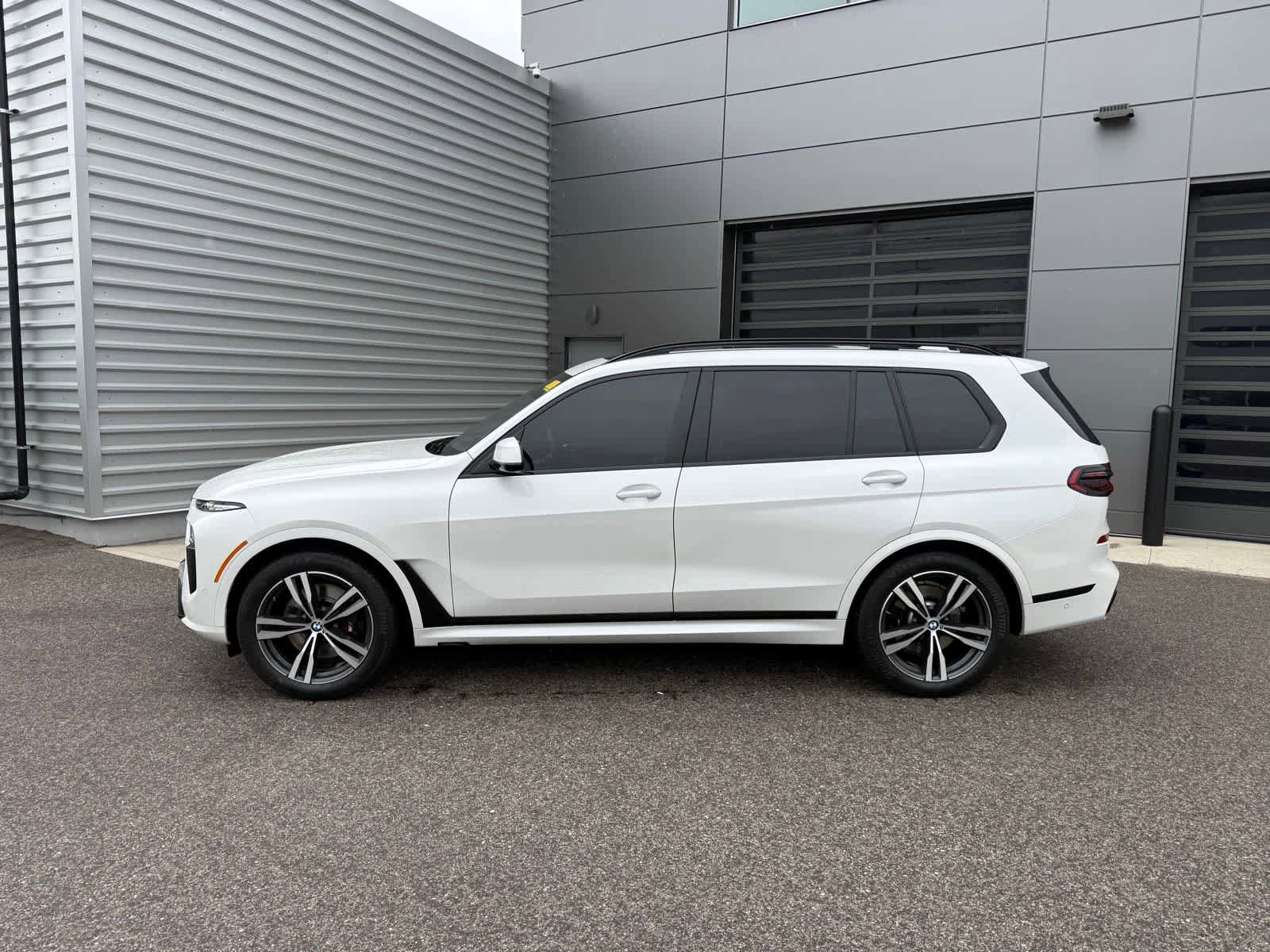 Used 2024 BMW X7 xDrive40i w/ Executive Package AWD/4WD video 2