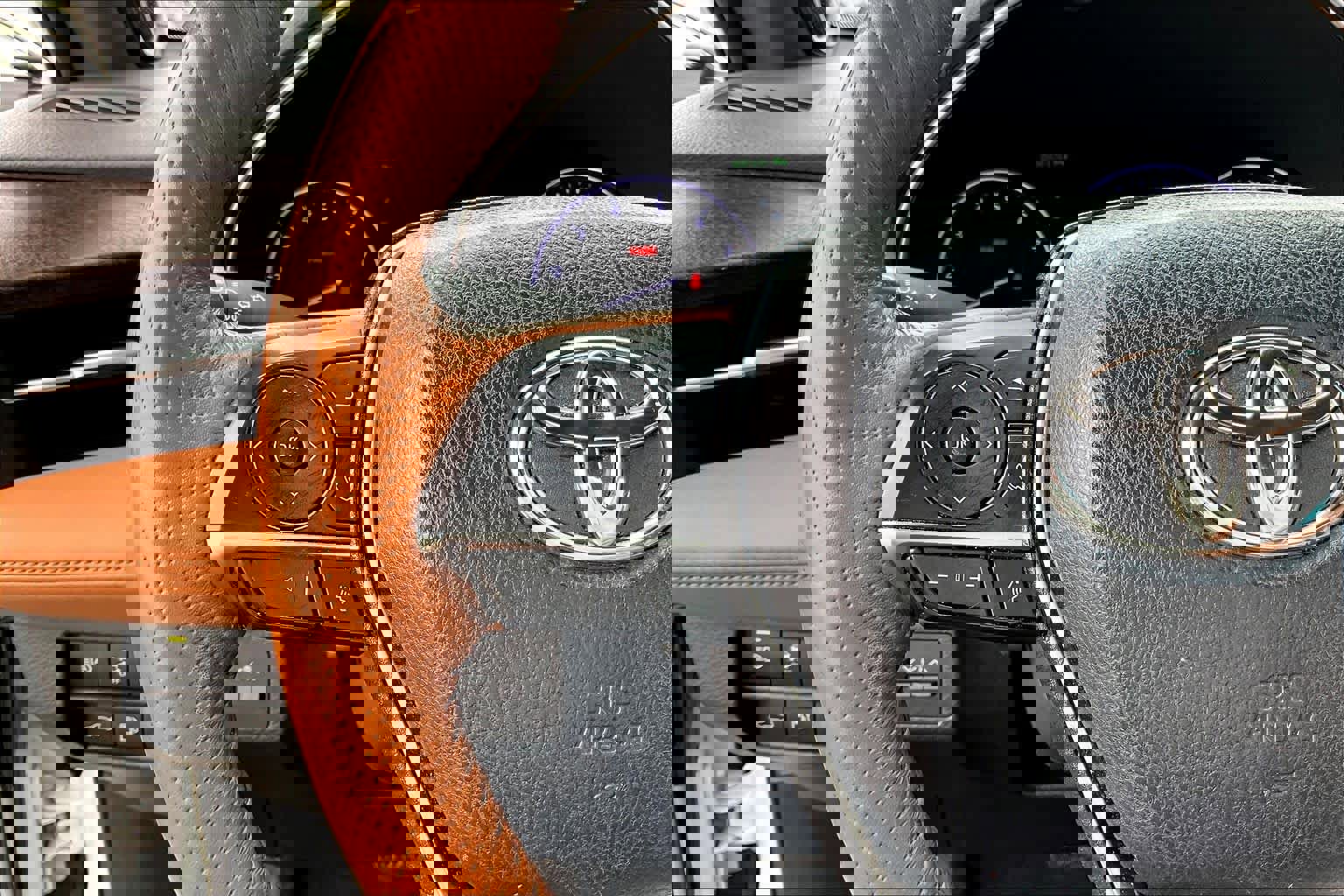 Used 2019 Toyota Avalon Limited image 22