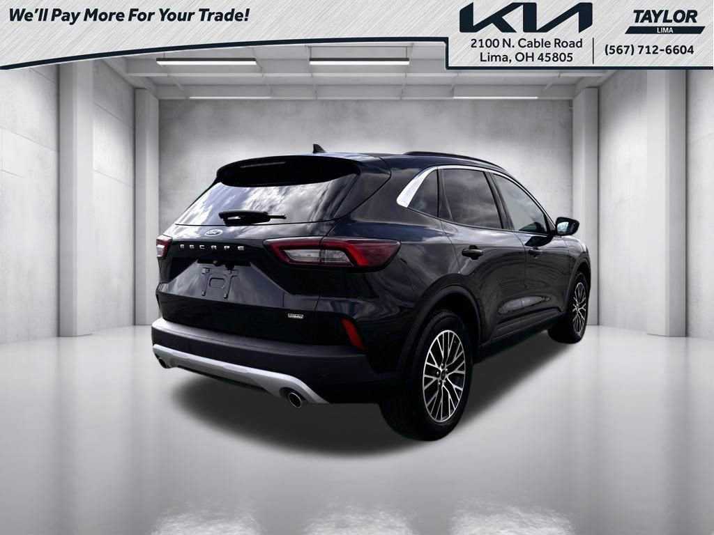 Used 2024 Ford Escape SE image 2