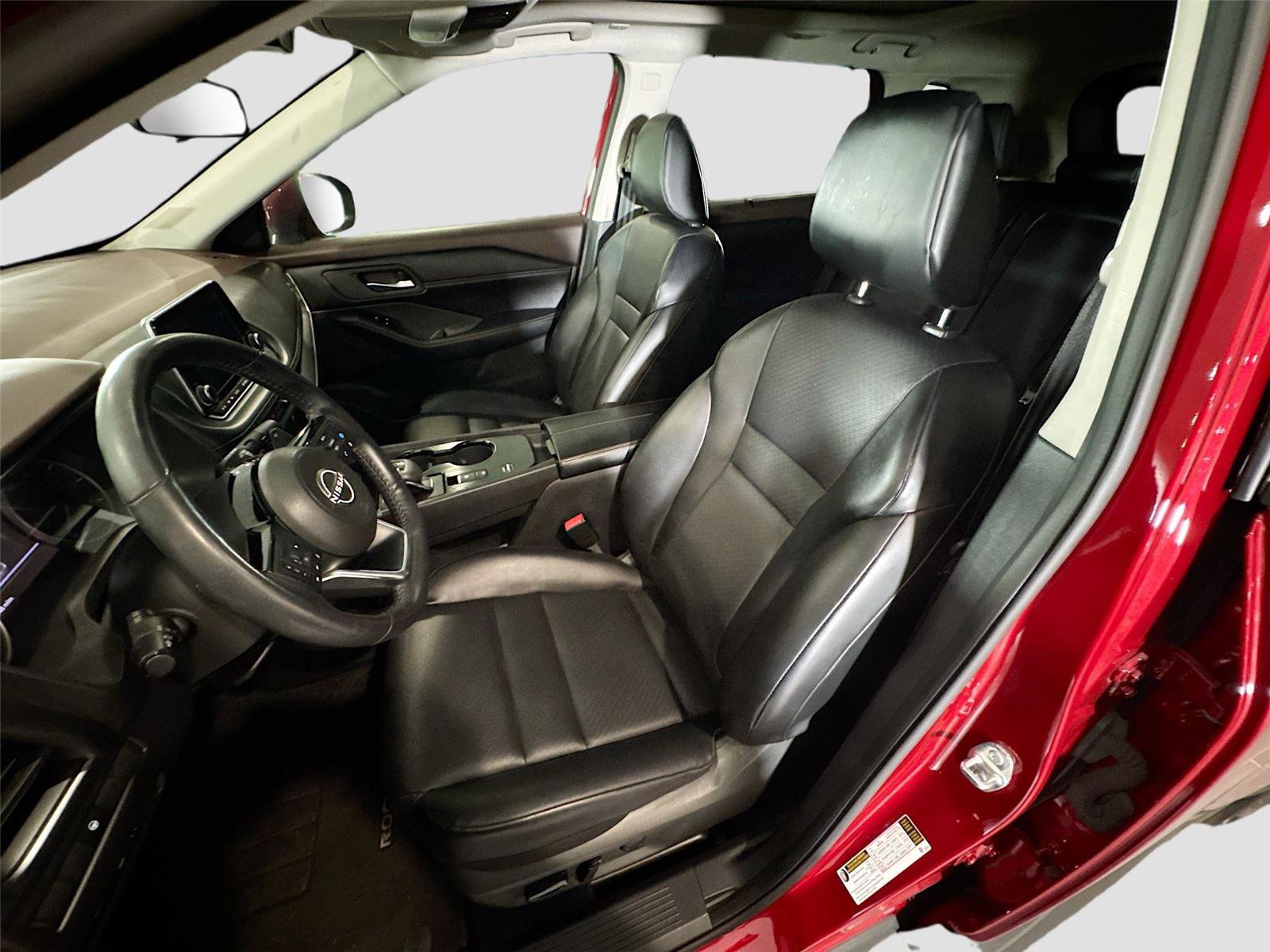 Used 2023 Nissan Rogue SV w/ SV Premium B Package image 2
