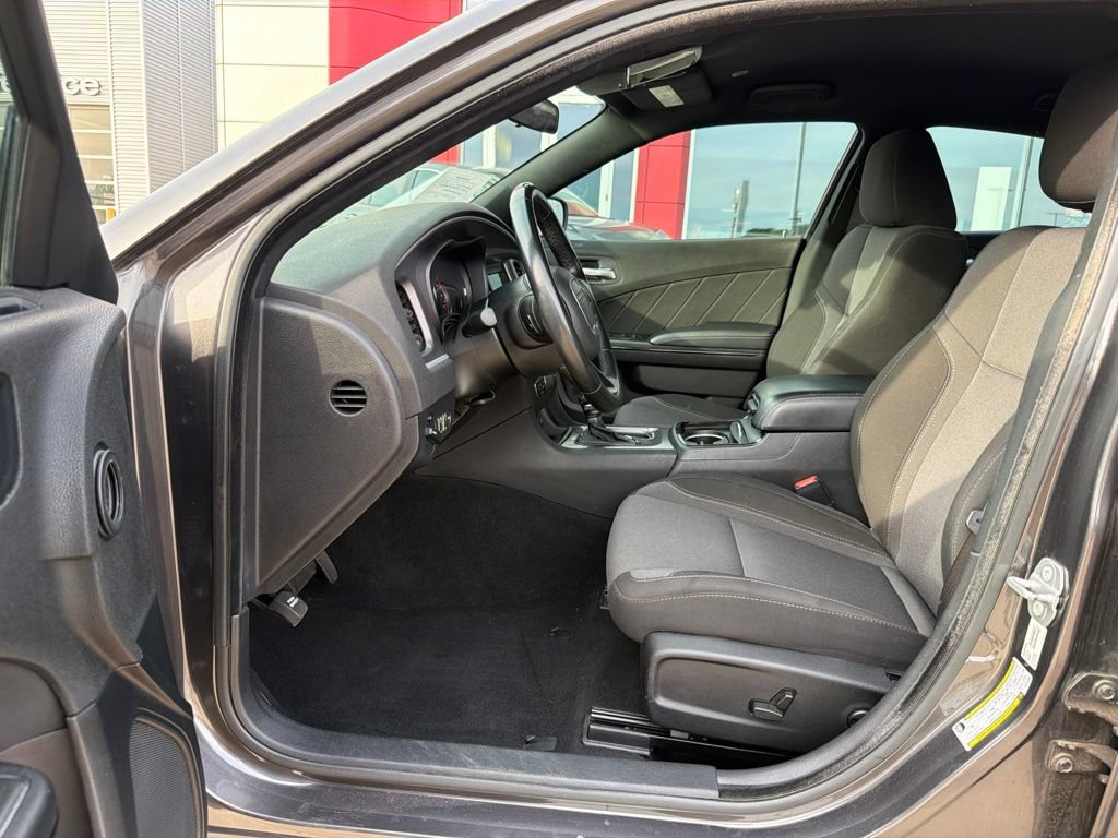 Used 2022 Dodge Charger SXT w/ Blacktop Package RWD image 13