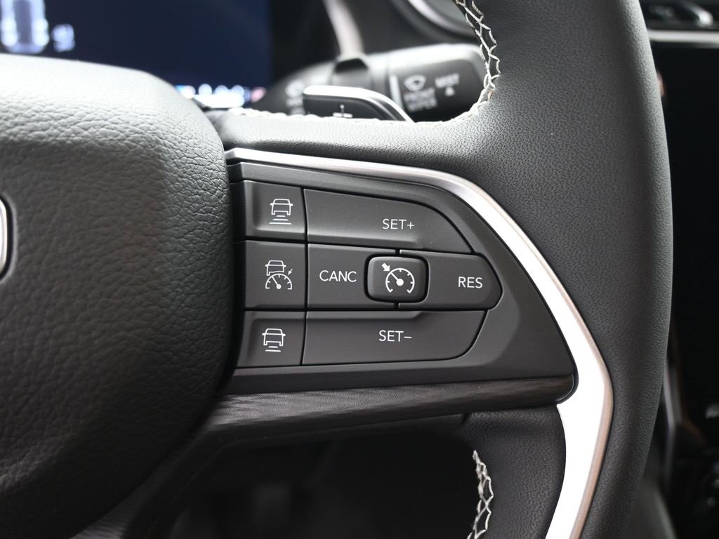 New 2025 Jeep Grand Cherokee Laredo w/ Luxury Tech Group I image 23