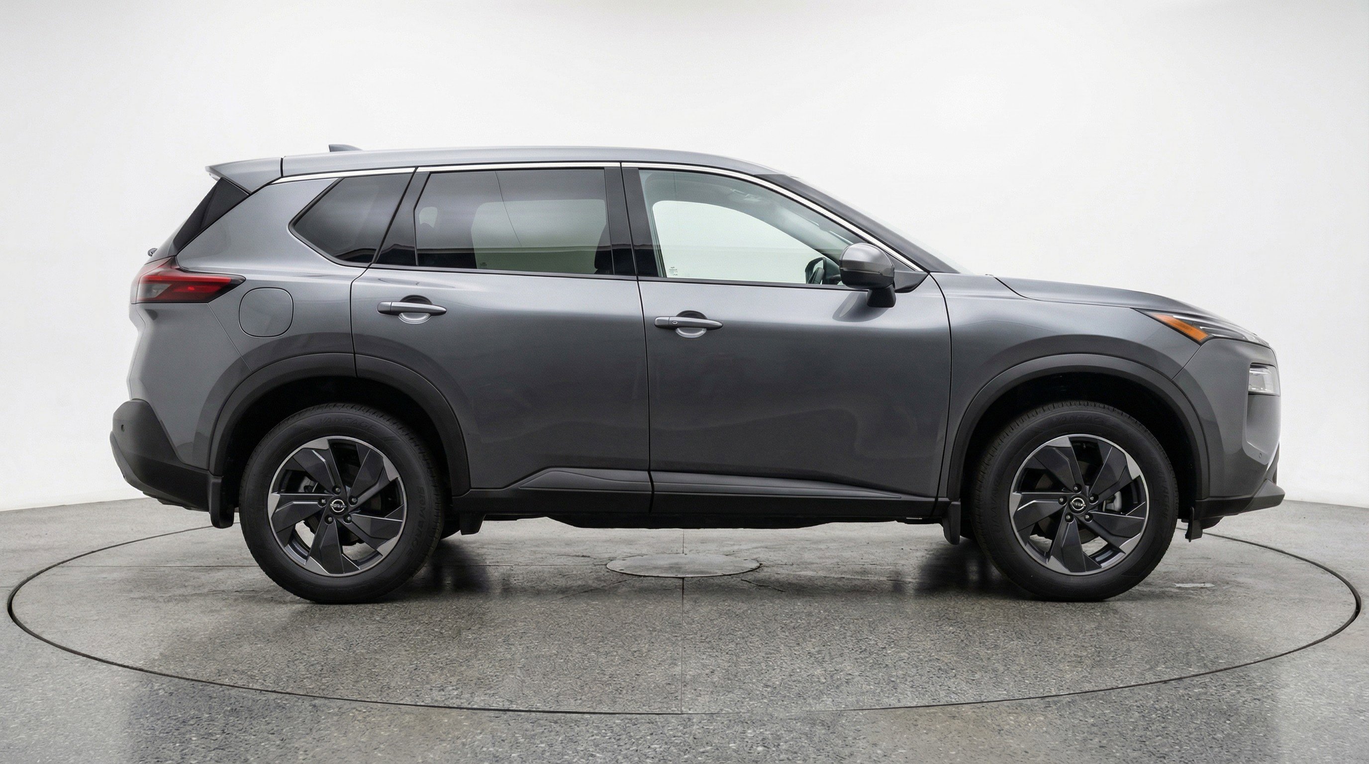 Used 2025 Nissan Rogue SV image 11