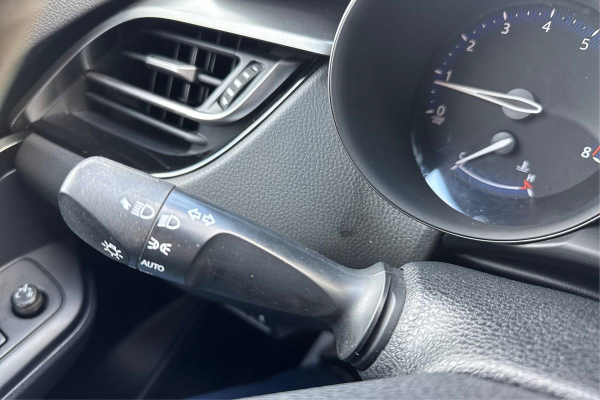 Used 2018 Toyota C-HR XLE FWD image 17