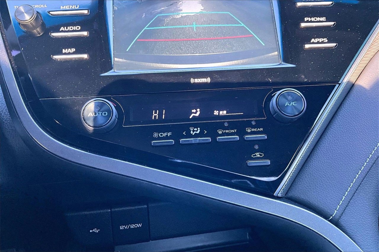 Used 2020 Toyota Camry SE image 16