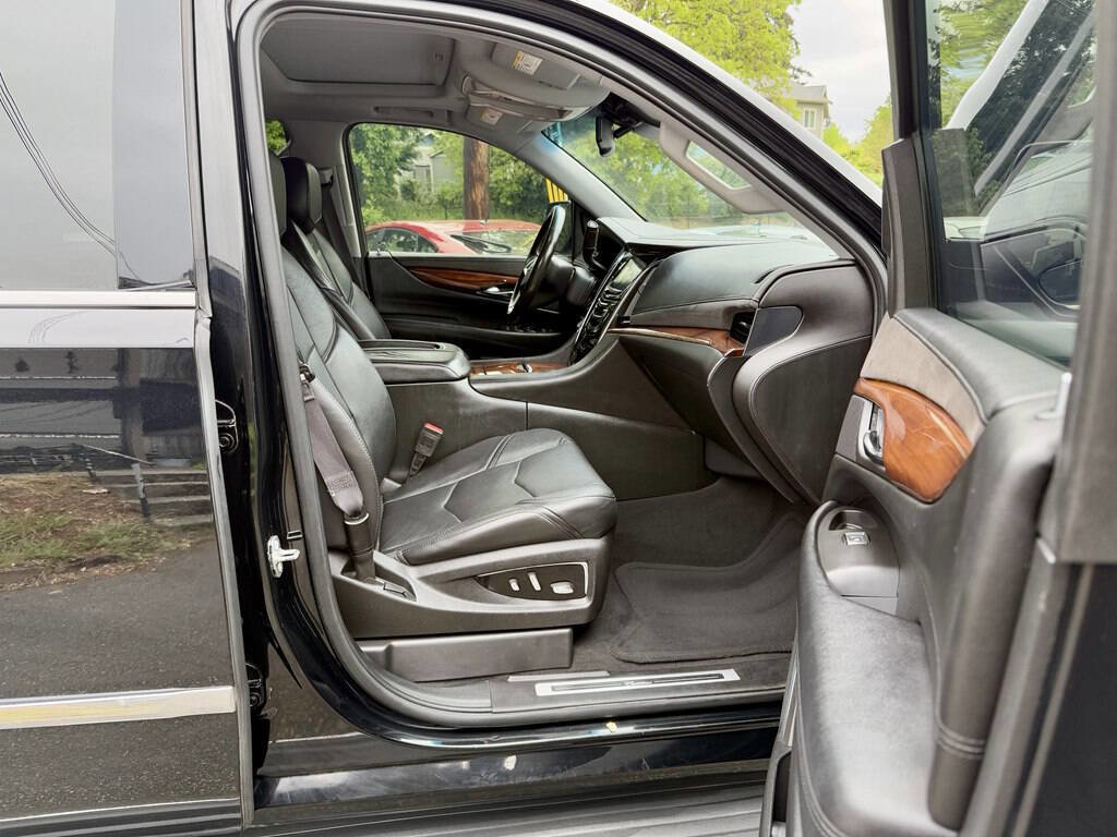 Used 2016 Cadillac Escalade Luxury image 15
