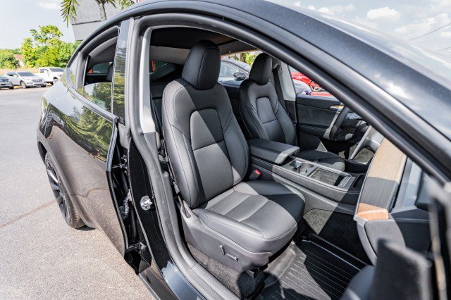 Used 2023 Tesla Model Y Long Range image 31