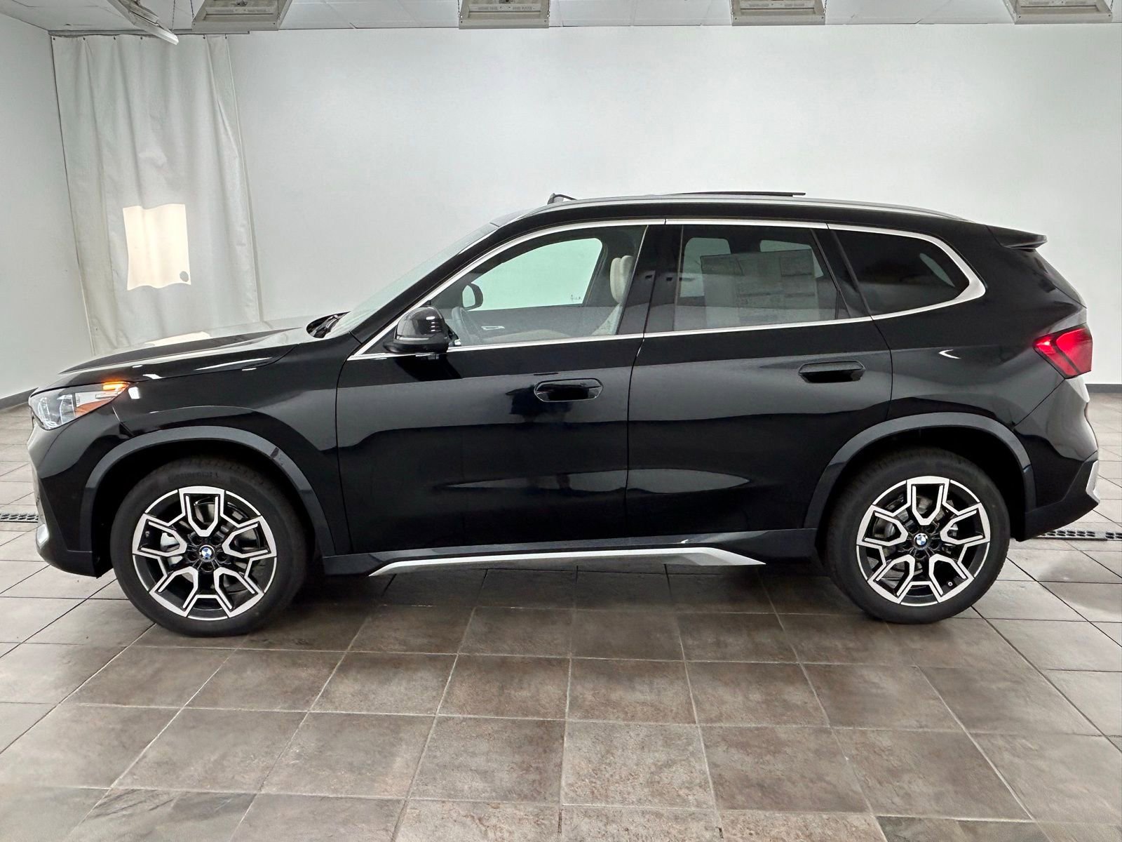 New 2025 BMW X1 xDrive28i w/ Premium Package image 2