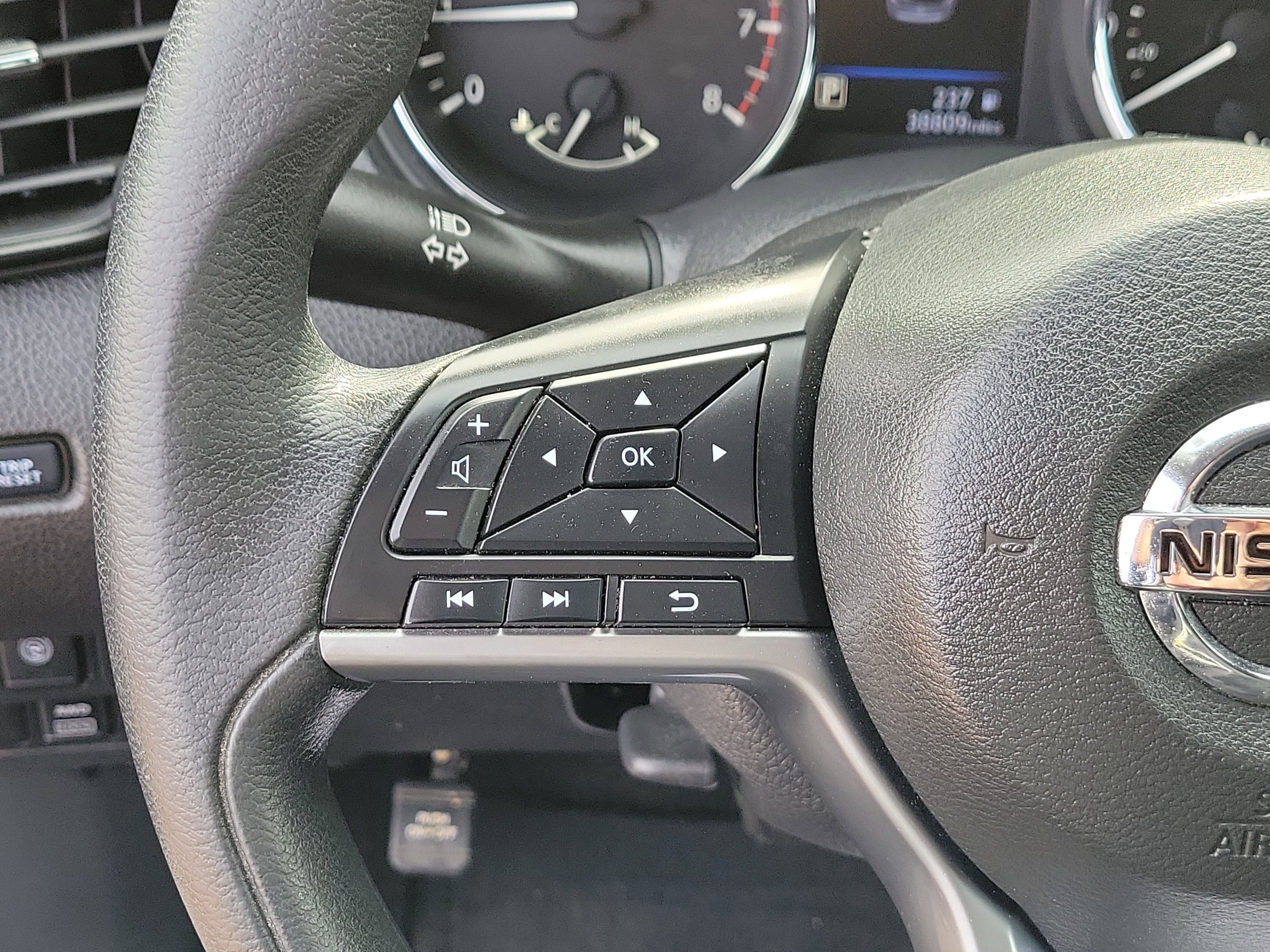 Used 2020 Nissan Rogue S image 23